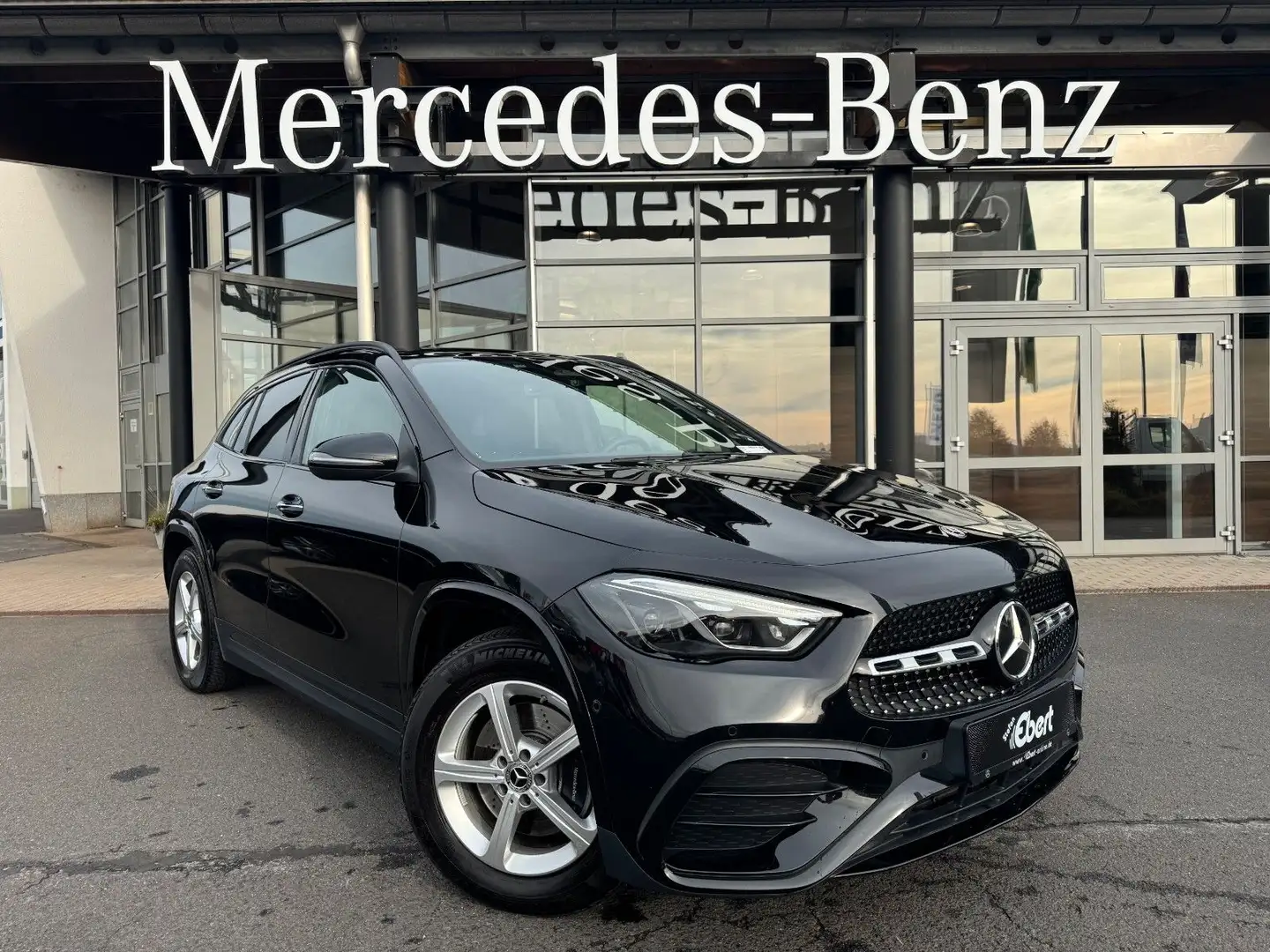 Mercedes-Benz GLA 200 AMG+Pano+Distr+Ambiente+Multibeam+ Schwarz - 1