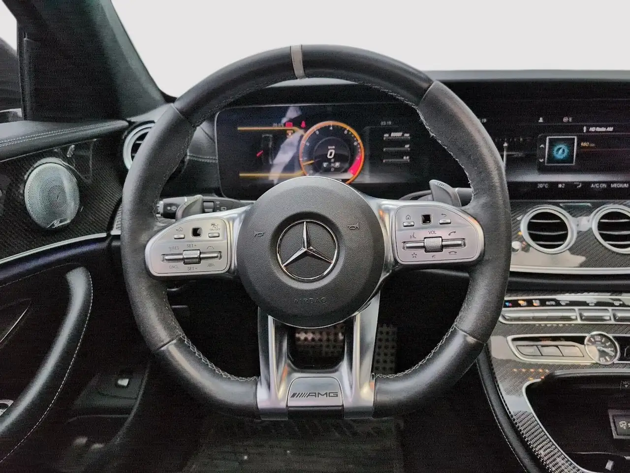 Mercedes-Benz E-Class снимка Mercedes-Benz E-Class