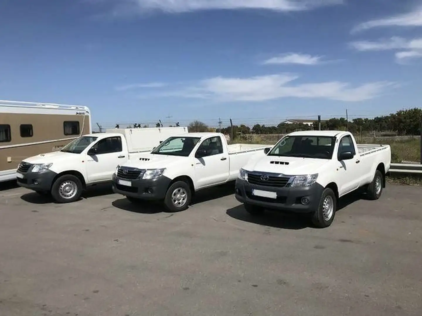 Toyota Hilux 2.5D-4D Cabina Sencilla GX 4x4 Blanco - 2