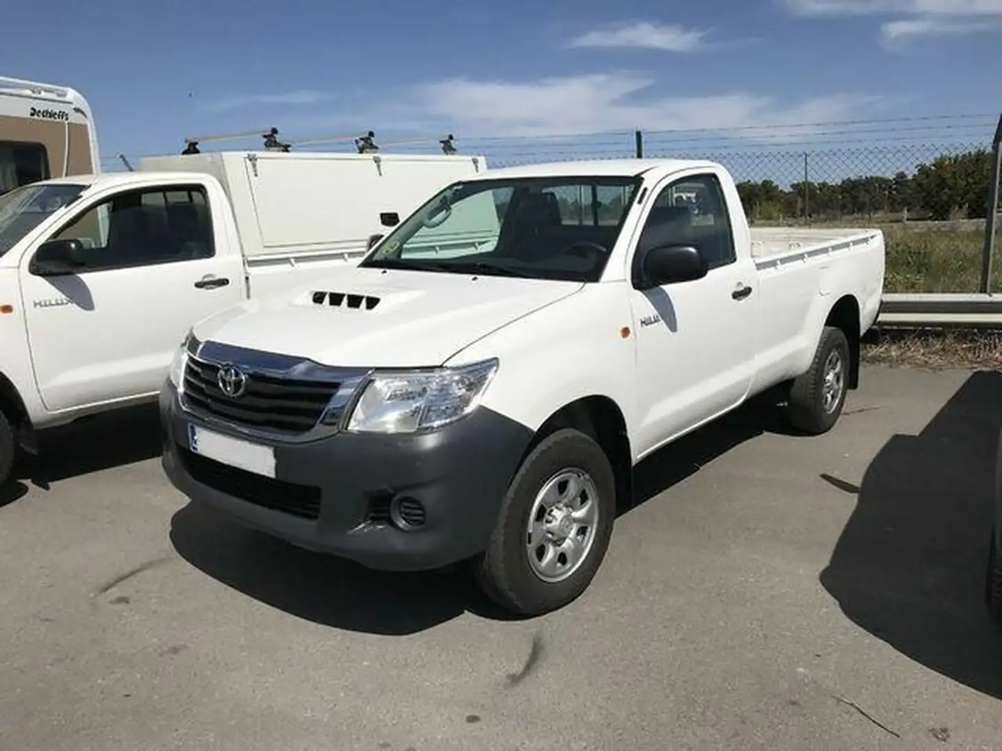 Toyota Hilux 2.5D-4D Cabina Sencilla GX 4x4 Blanco - 1