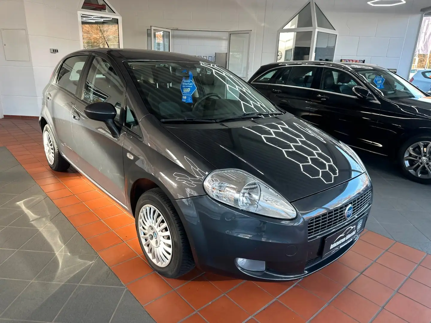 Fiat Grande Punto 1.4 8V Dynamic * TOP / GARANTIE * Grau - 2