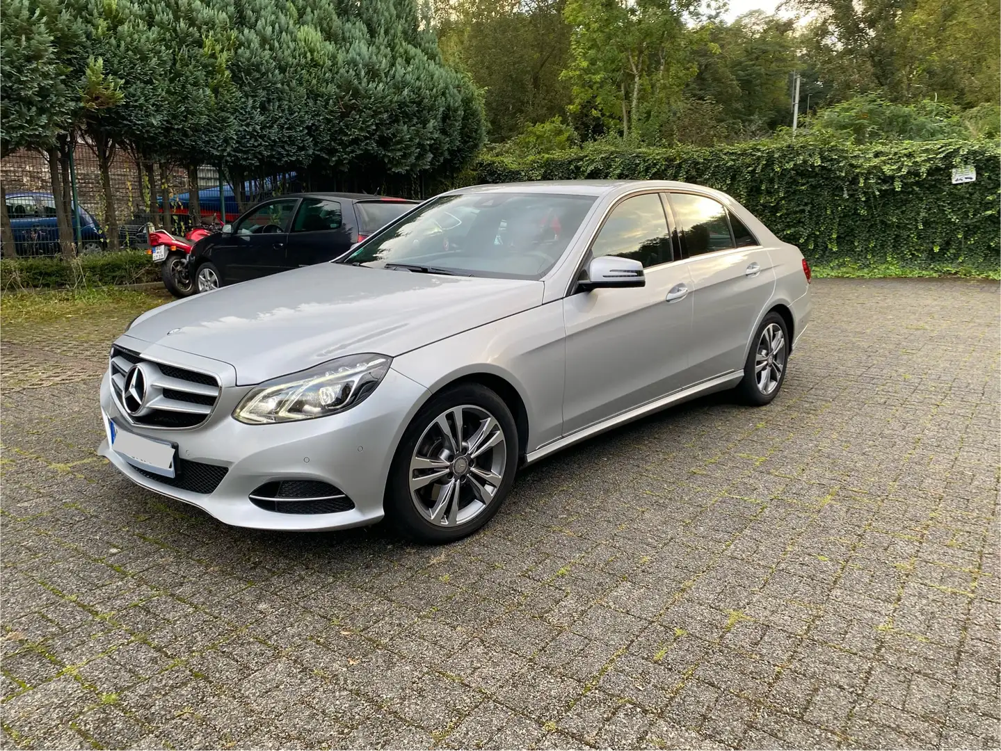 Mercedes-Benz E 300 E-Klasse Diesel BlueTEC 9G-TRONIC Avantgarde Silber - 1
