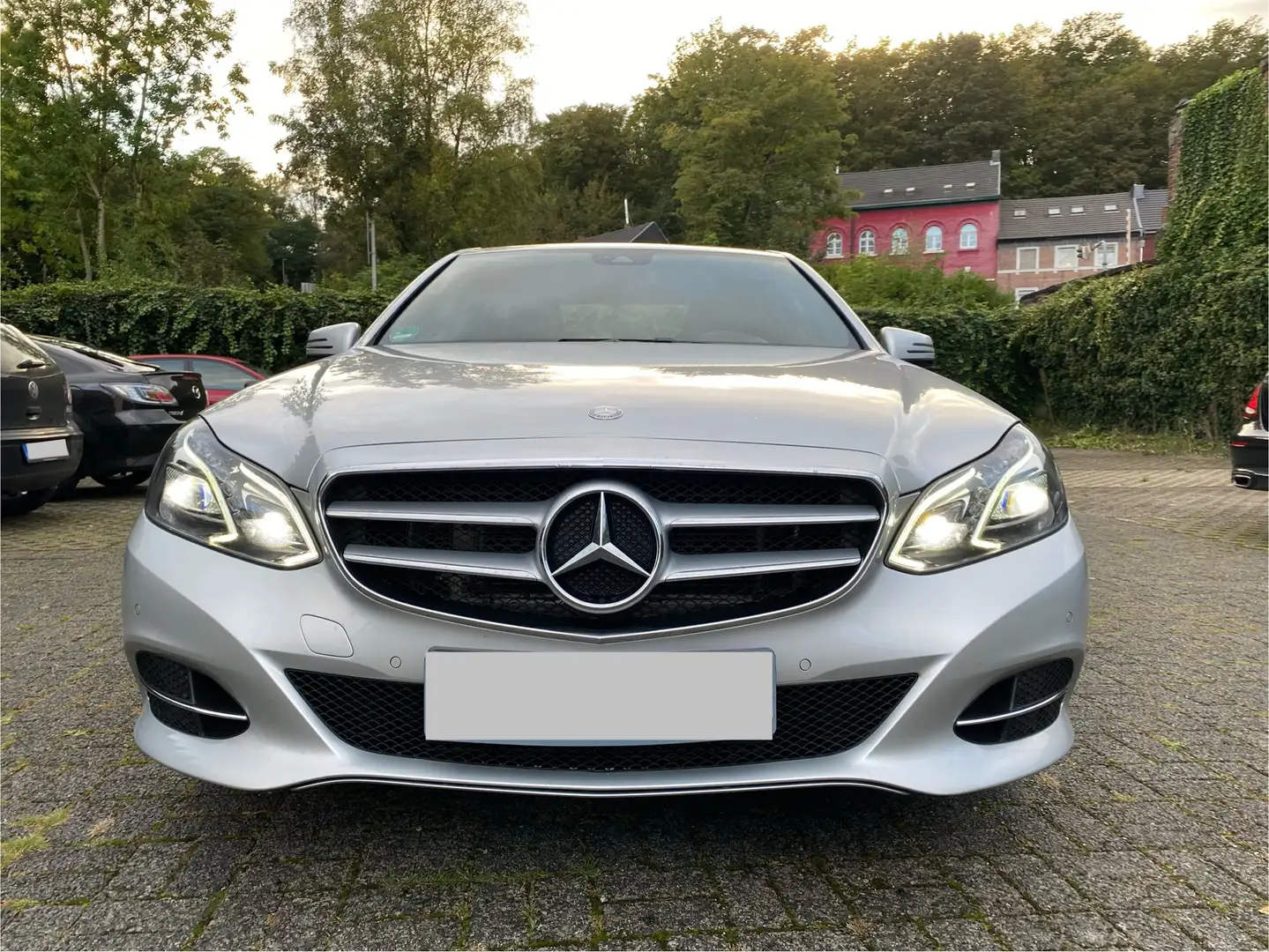 Mercedes-Benz E 300 E-Klasse Diesel BlueTEC 9G-TRONIC Avantgarde Silber - 2