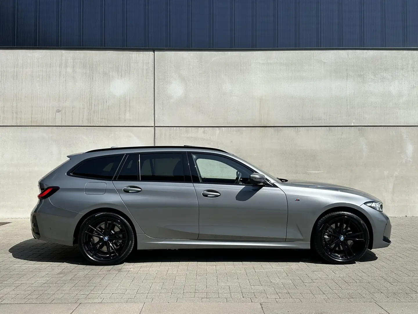 BMW 330 330e Touring Aut. M Sport*HUD*PANO*Harman/Kardon* Gris - 2