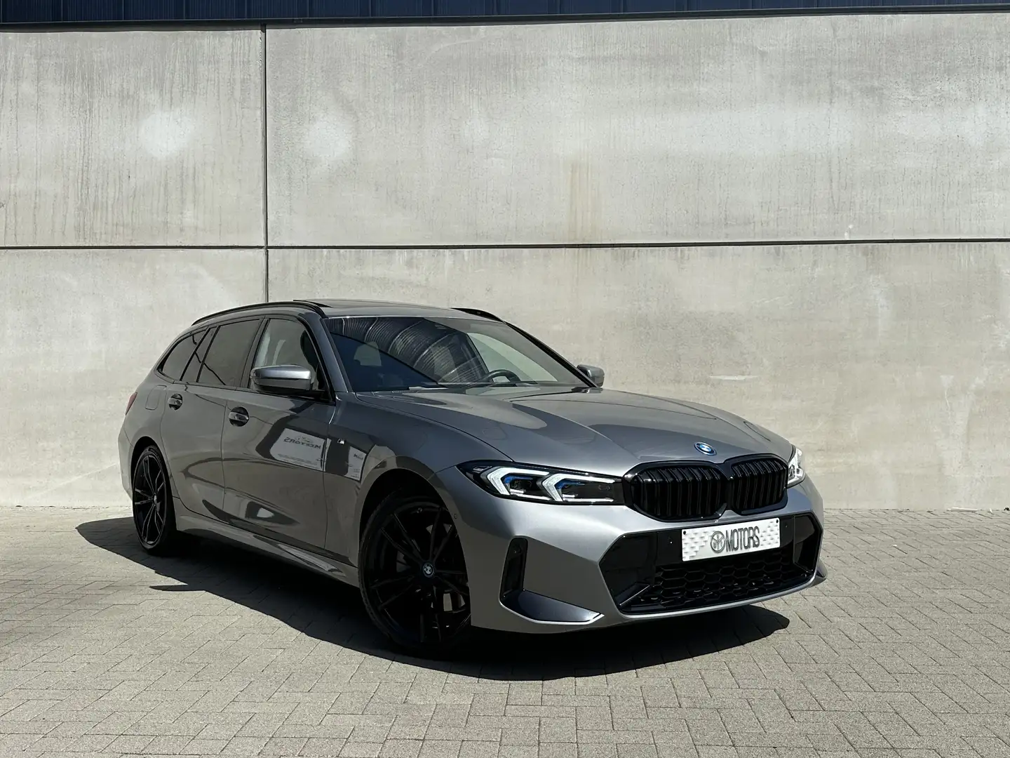 BMW 330 330e Touring Aut. M Sport*HUD*PANO*Harman/Kardon* Gris - 1