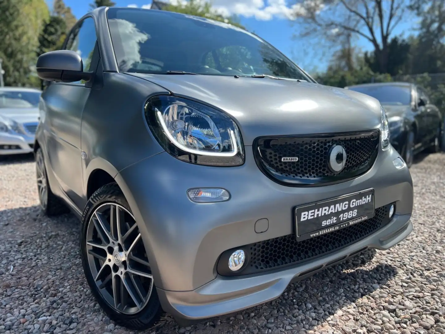 smart forTwo For TWO*BRABUS XCLUSIVE*AMBIENTE*JBL*KAMERA*NAVI Gris - 2