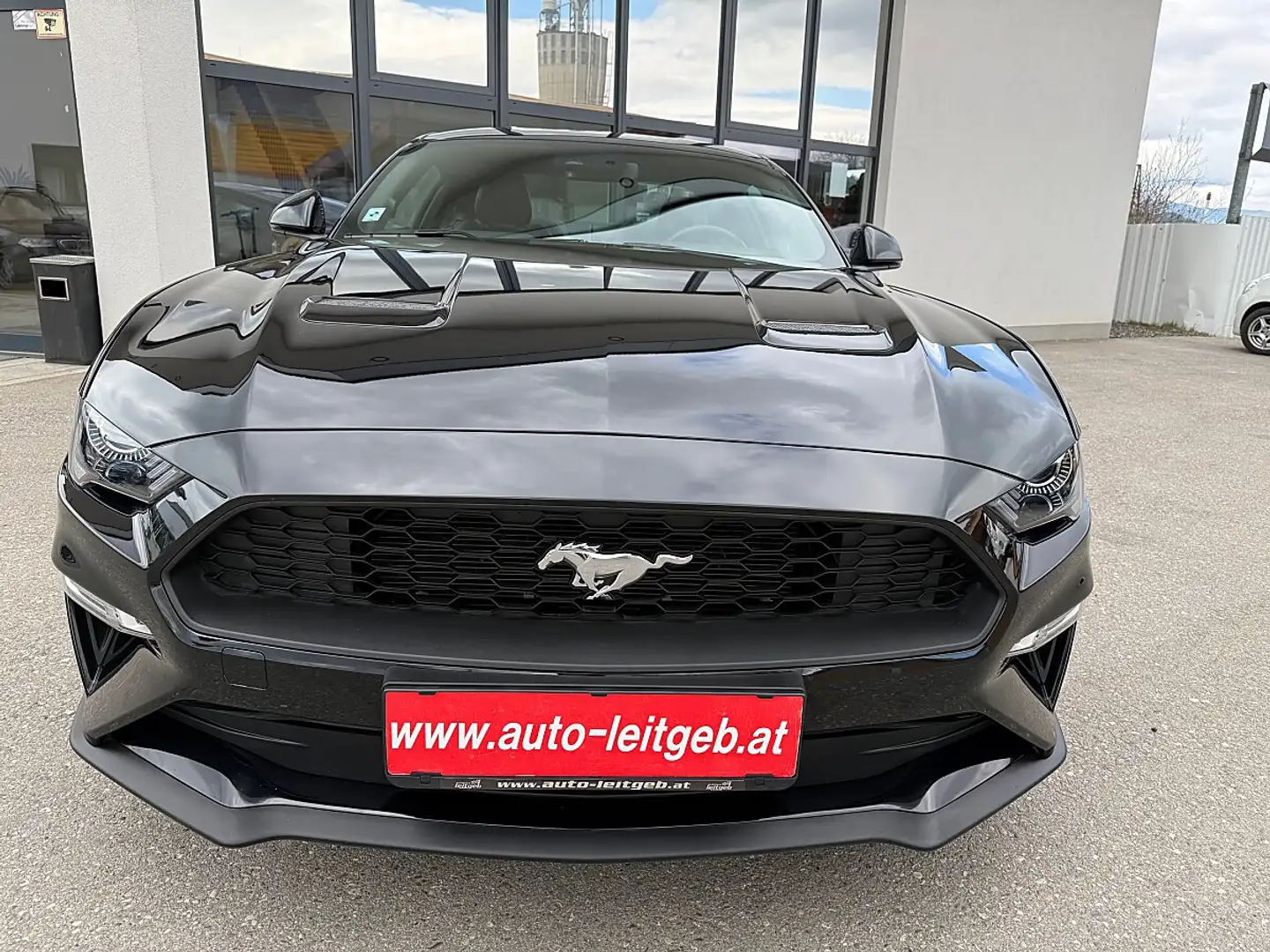 Ford Mustang 2,3 EcoBoost Aut. Schwarz - 2