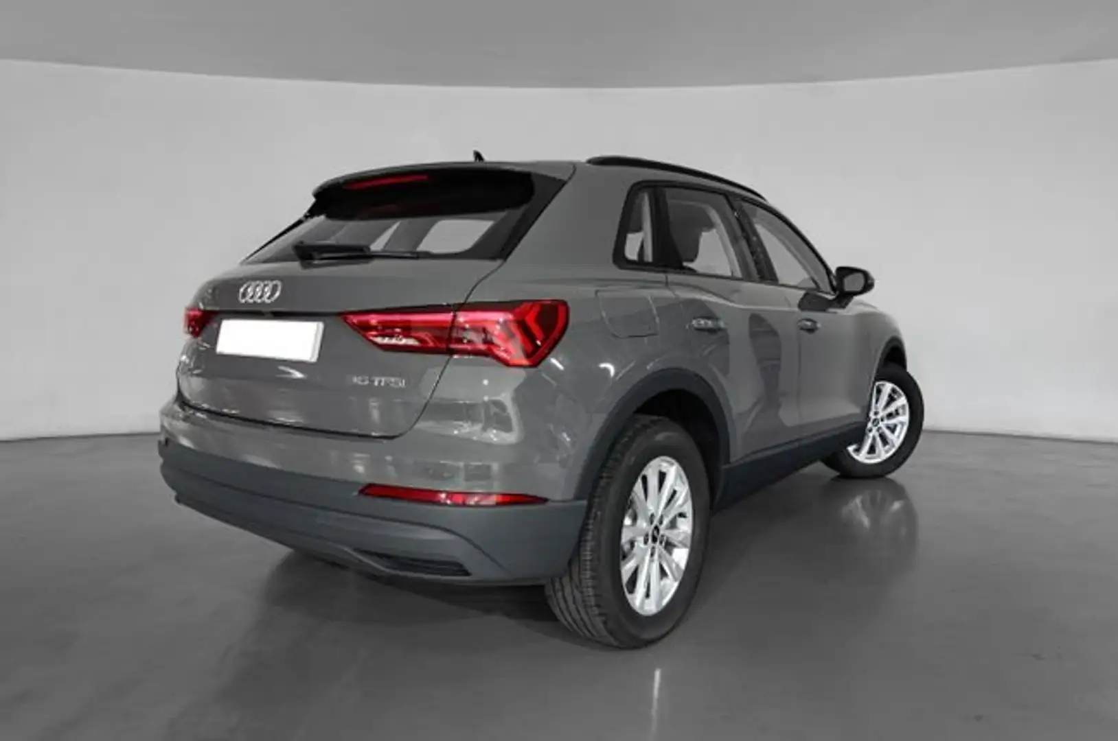 Audi Q3 City Line 35 TFSI 110 kW (150 CV) S tronic Gris - 2