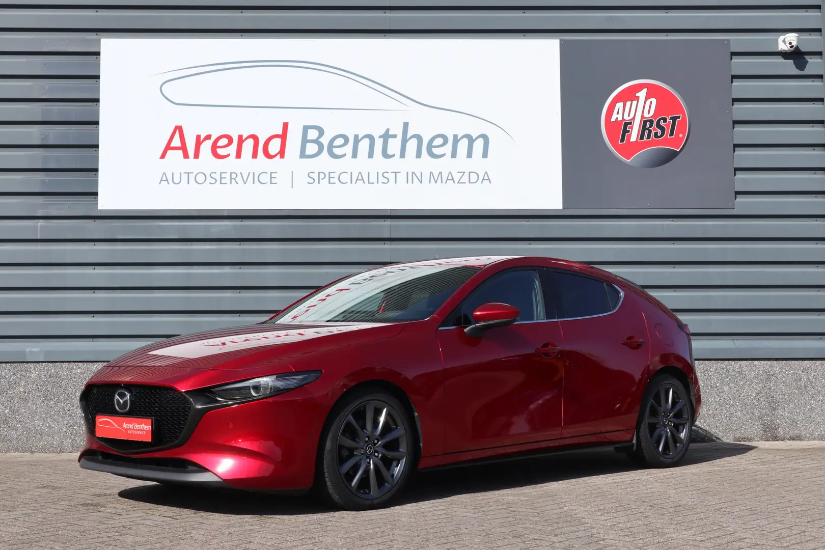 Mazda 3 2.0 SkyActiv-G Luxury + i-Activsense pakket Rood - 1