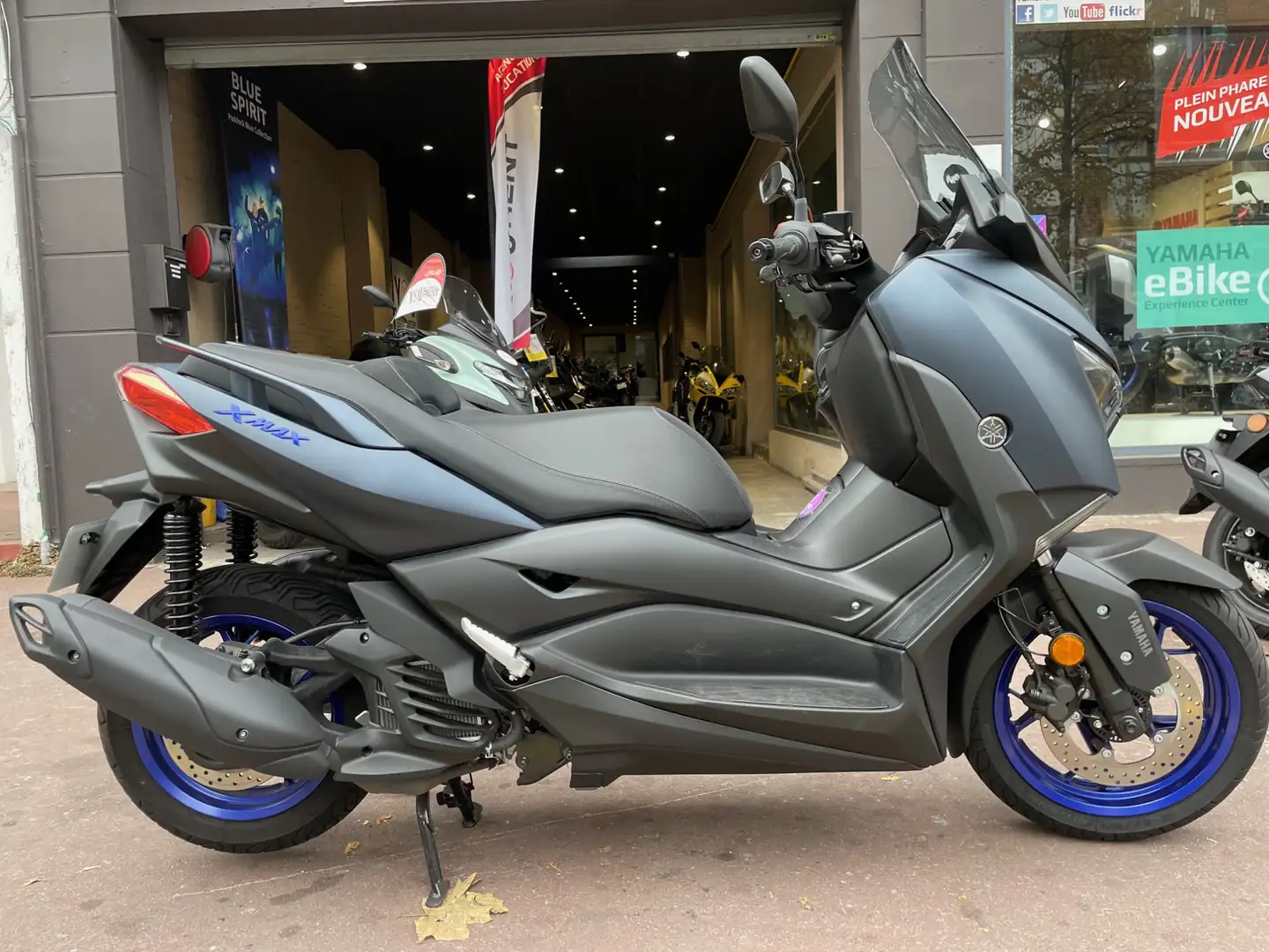 Yamaha X-Max 125 Bleu - 1