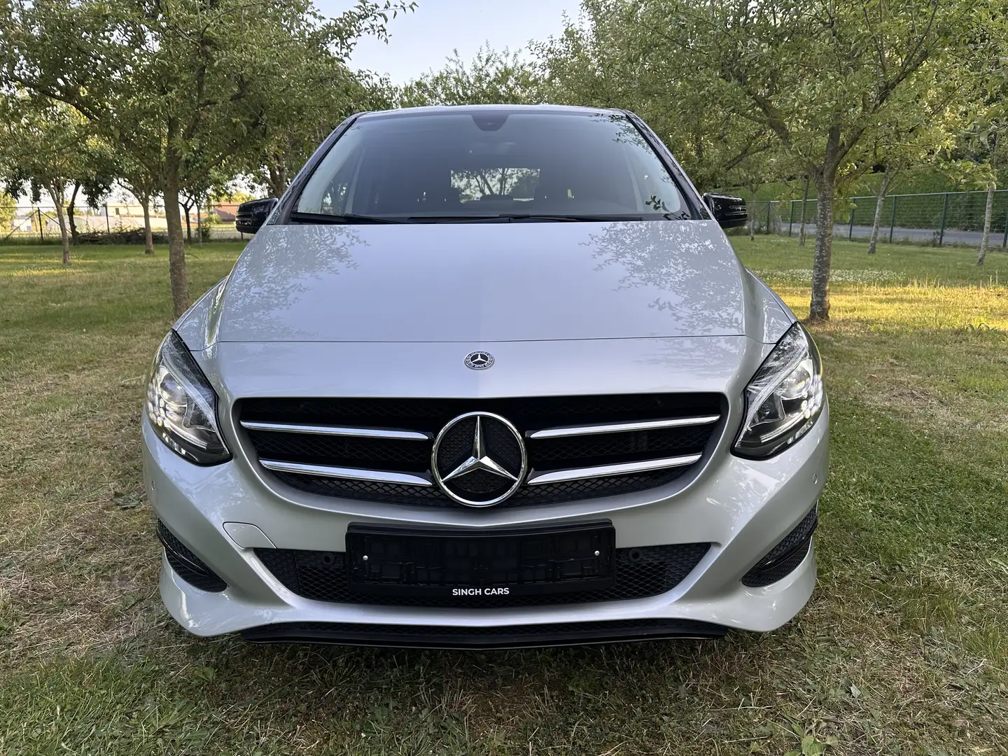 Mercedes-Benz B 180 d Night pack Zilver - 2