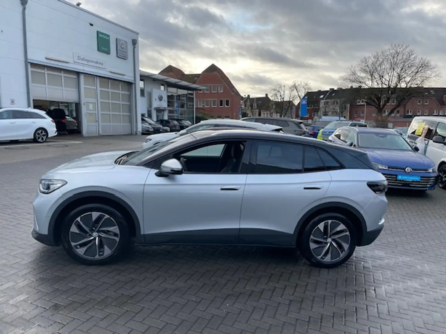 Volkswagen ID.4 Pro 210 kW R-Kamera ACC Wärmep. 19Zoll IQ-Light Grau - 2
