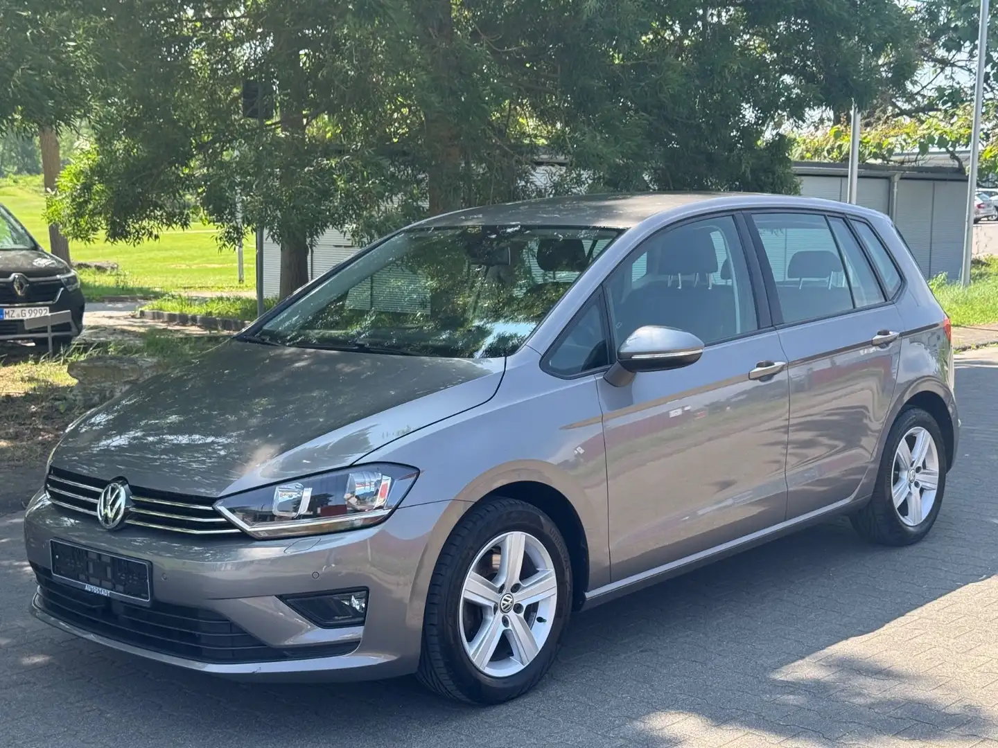 Volkswagen Golf Sportsvan 1.2 BMT Comfortline 1.Hand Kamera AHK Grijs - 1