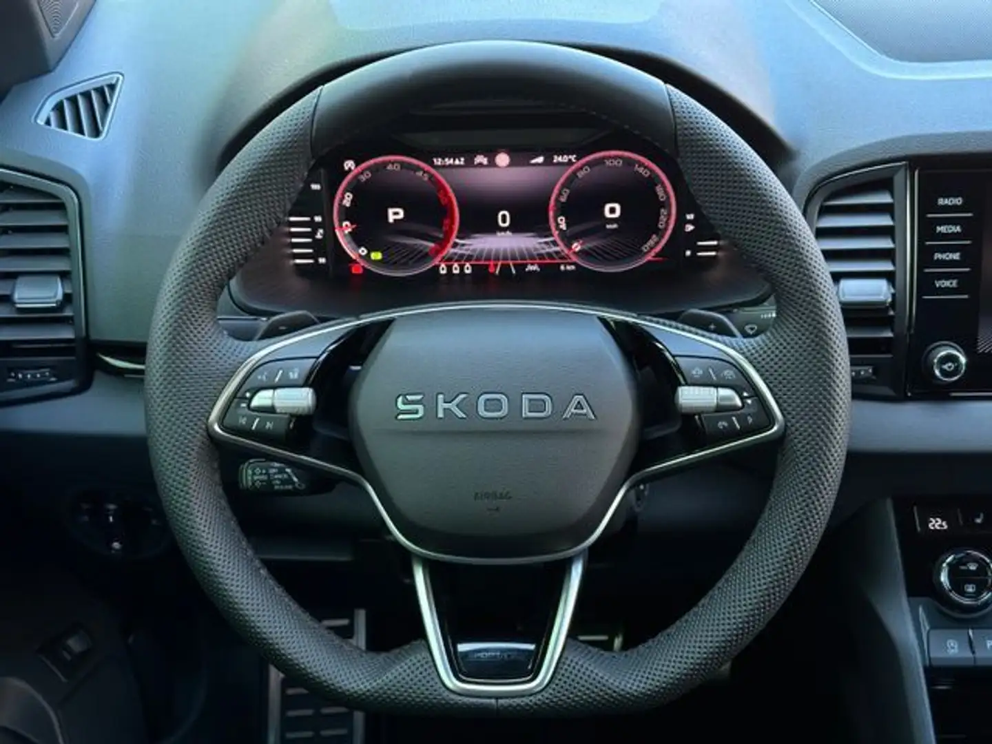 Skoda Karoq 2.0l TDI DSG 4x4 Sportline Navi ACC PDC Schwarz - 2