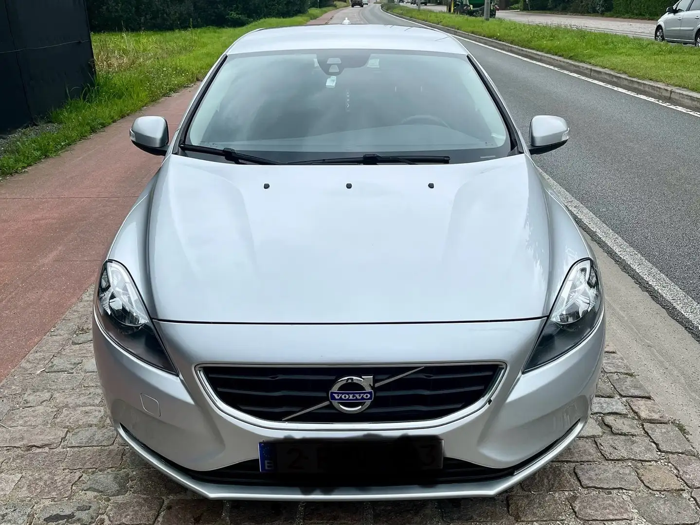 Volvo V40 V40 D2 Geartronic Momentum Argent - 1