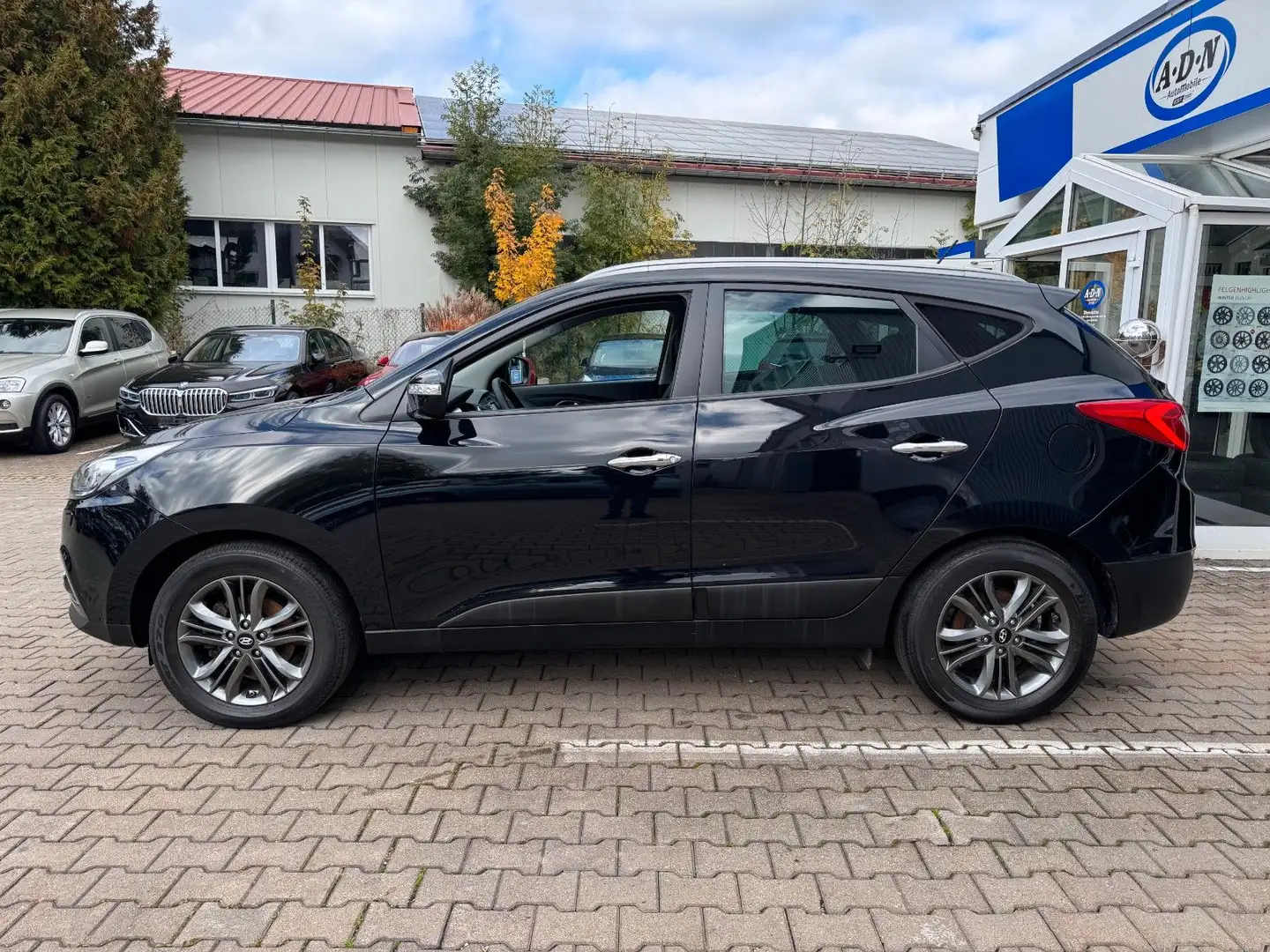 Hyundai iX35 Style 2.0 CRDi AWD *Leder*Kamera*AHK* Schwarz - 2