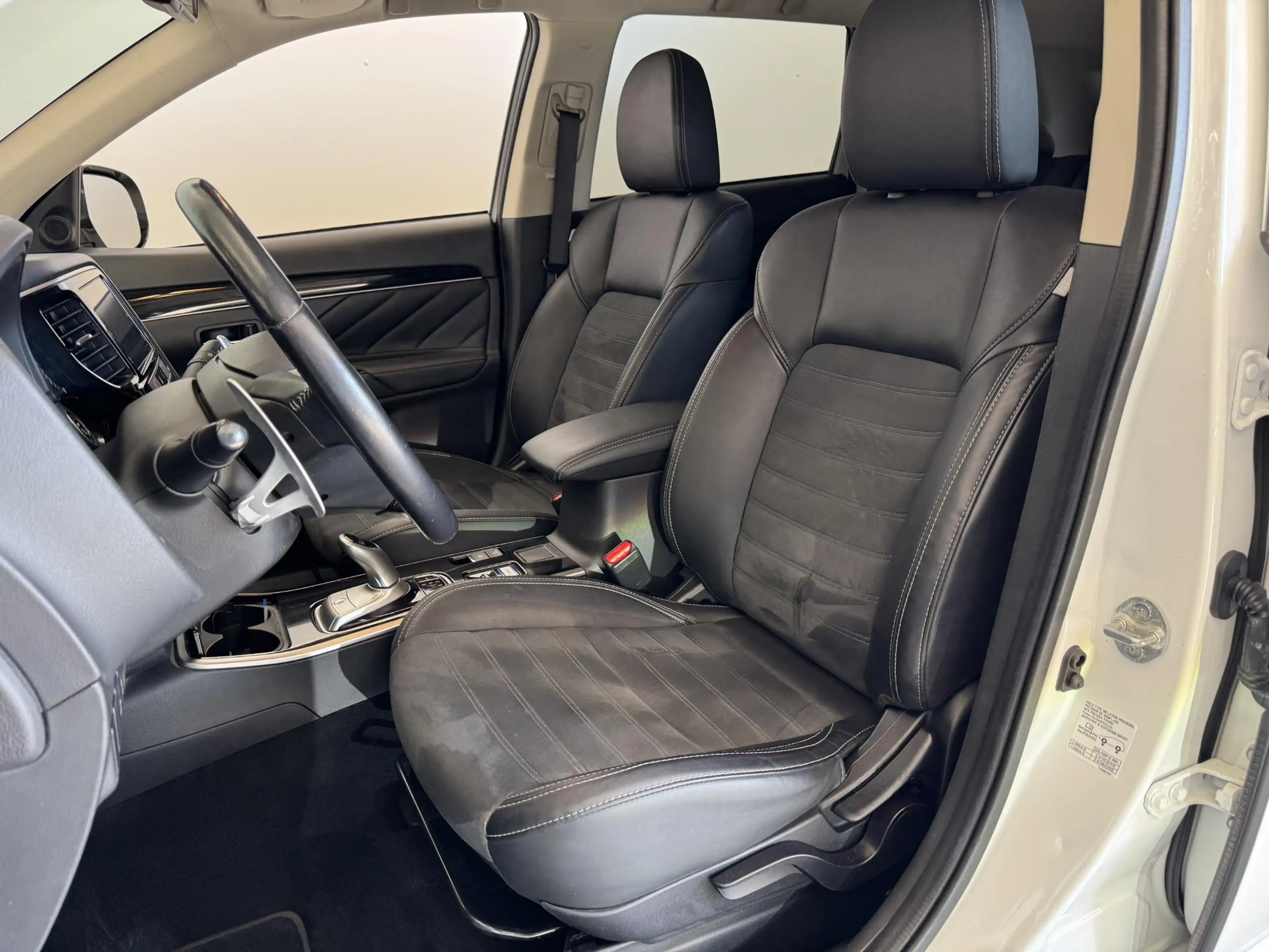 Mitsubishi Outlander 2.4 PHEV Cruise | Camera | App Connect | Clima | R — photo 11