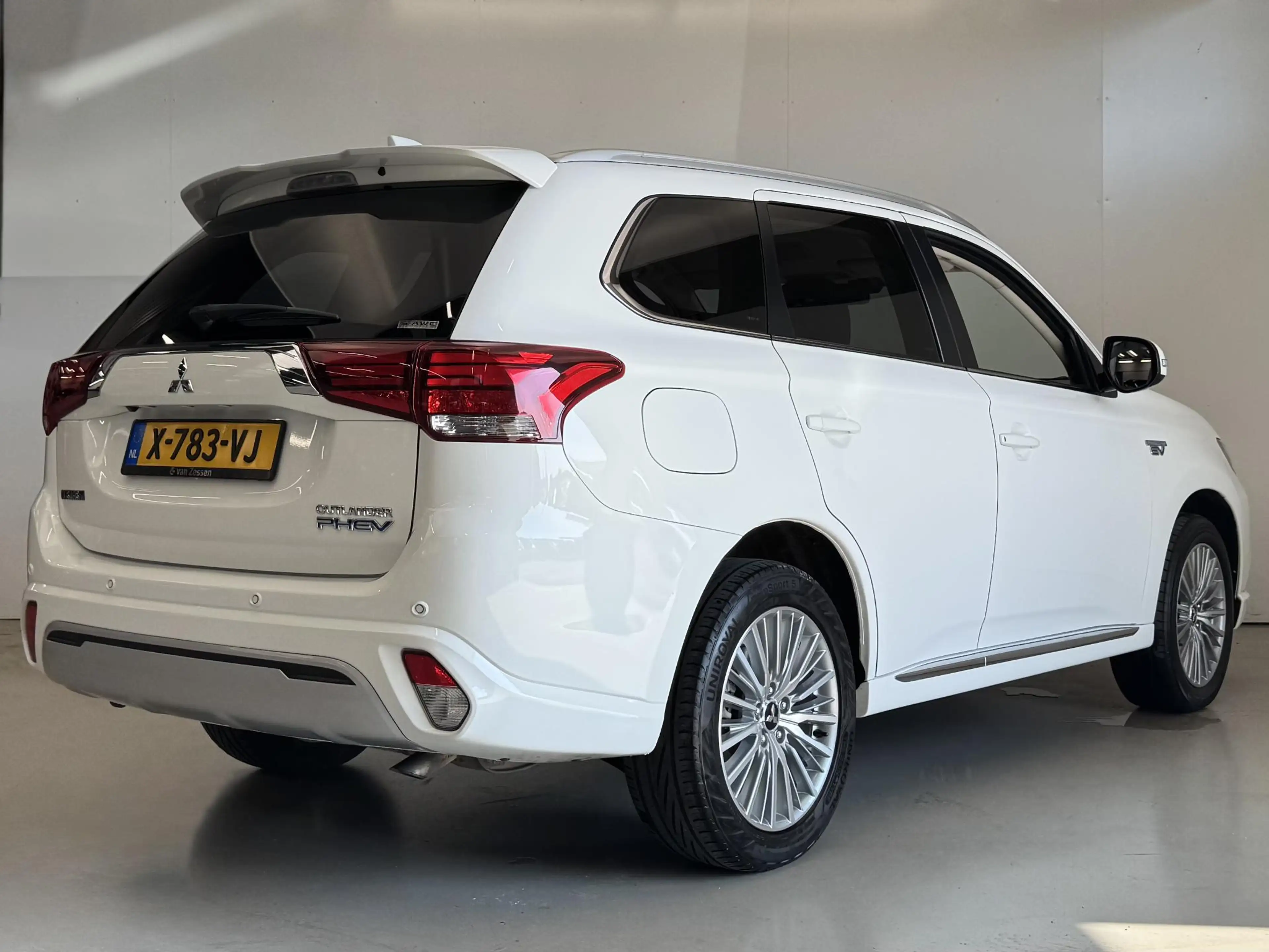 Mitsubishi Outlander 2.4 PHEV Cruise | Camera | App Connect | Clima | R — photo 7