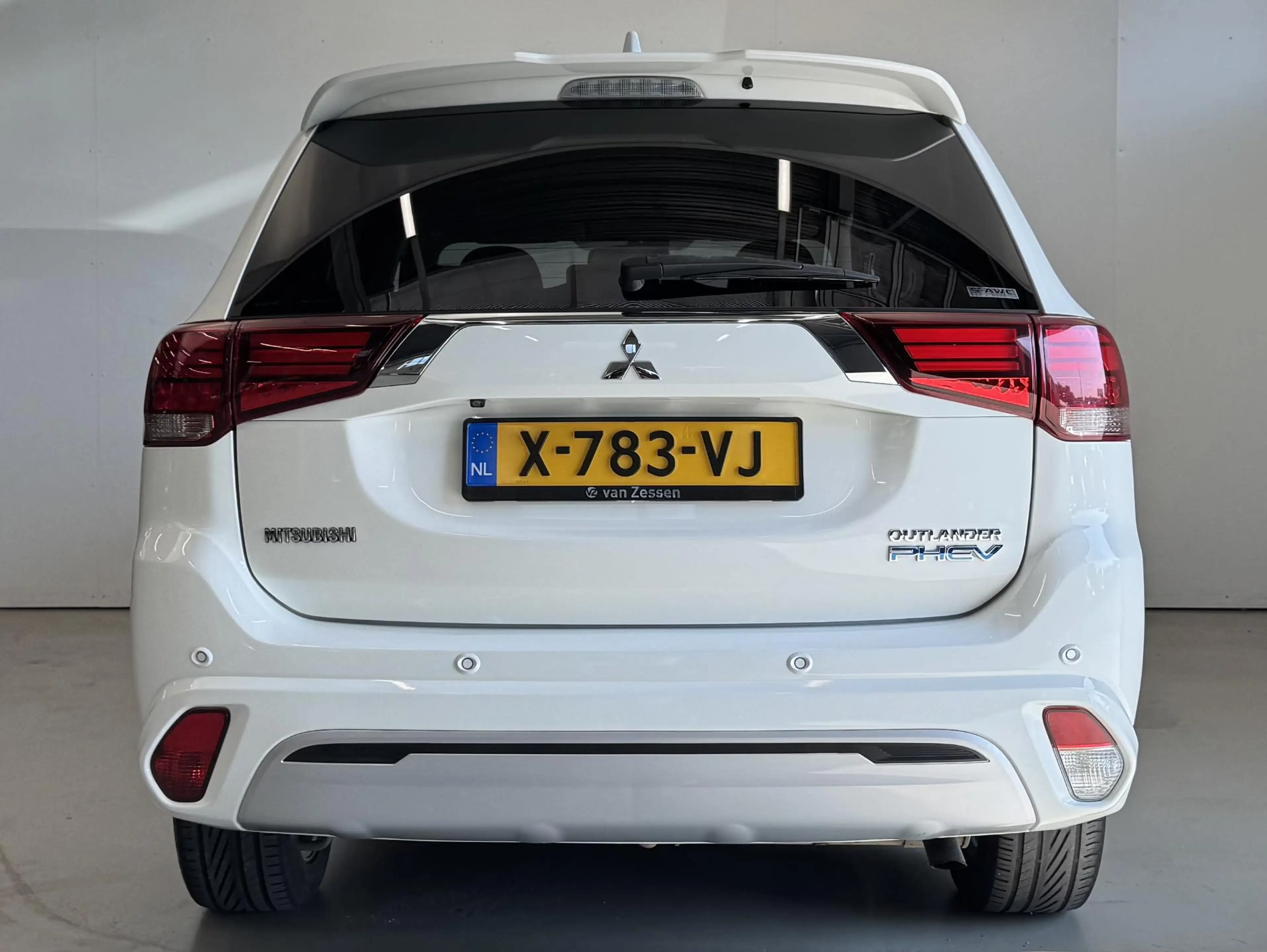 Mitsubishi Outlander 2.4 PHEV Cruise | Camera | App Connect | Clima | R — photo 8