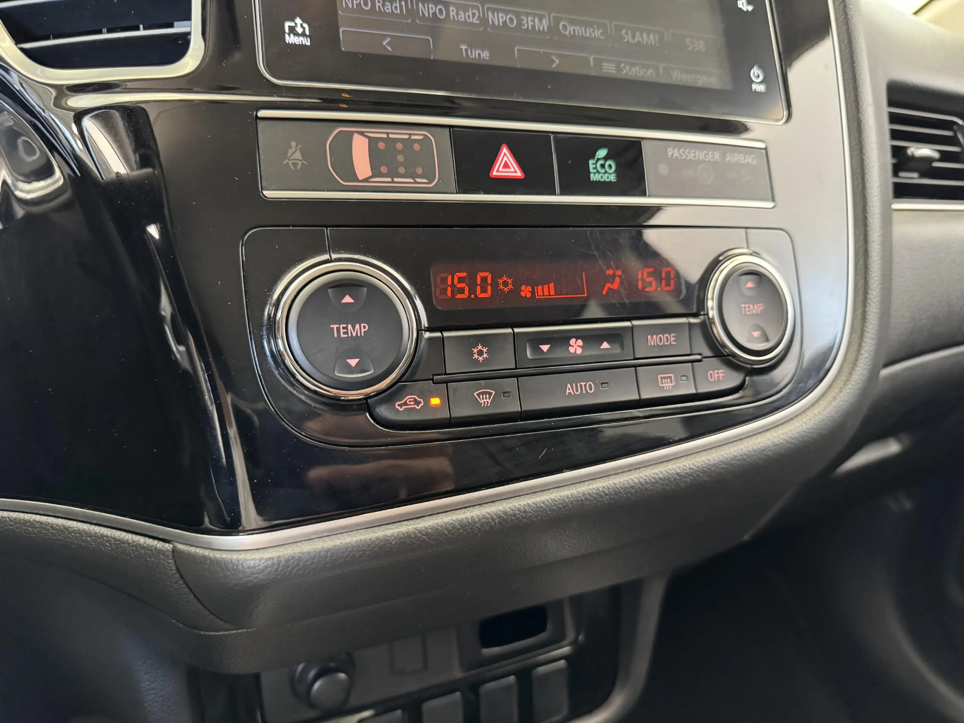 Mitsubishi Outlander 2.4 PHEV Cruise | Camera | App Connect | Clima | R — photo 14