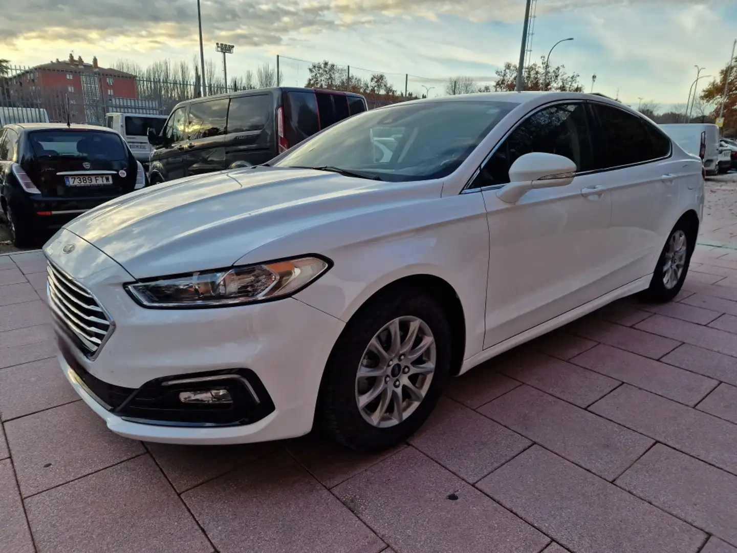 Ford Mondeo Sedán 2.0 HEV Titanium Blanc - 1