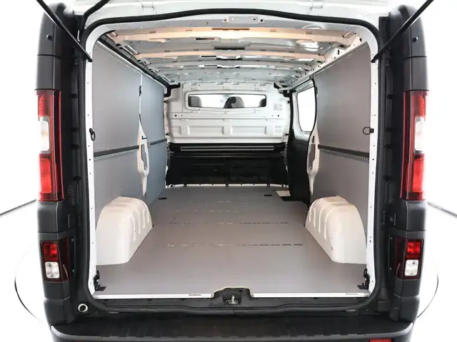 Renault Trafic view 6