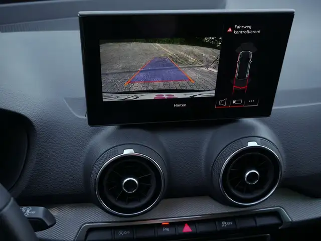 Audi Q2 view 15