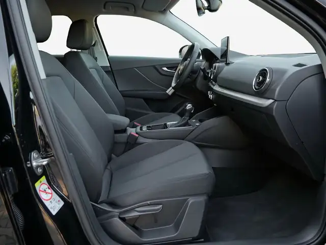 Audi Q2 view 4
