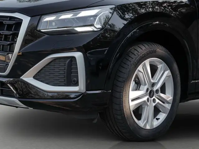 Audi Q2 view 13