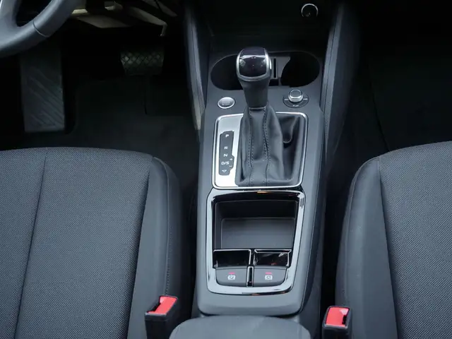 Audi Q2 view 7