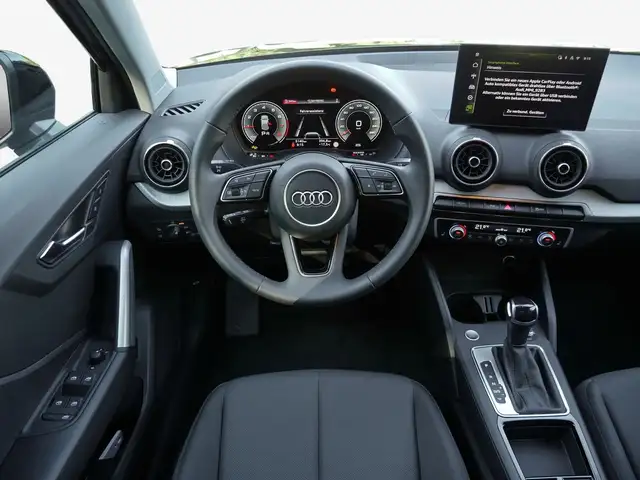 Audi Q2 view 8