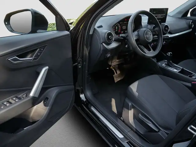 Audi Q2 view 14