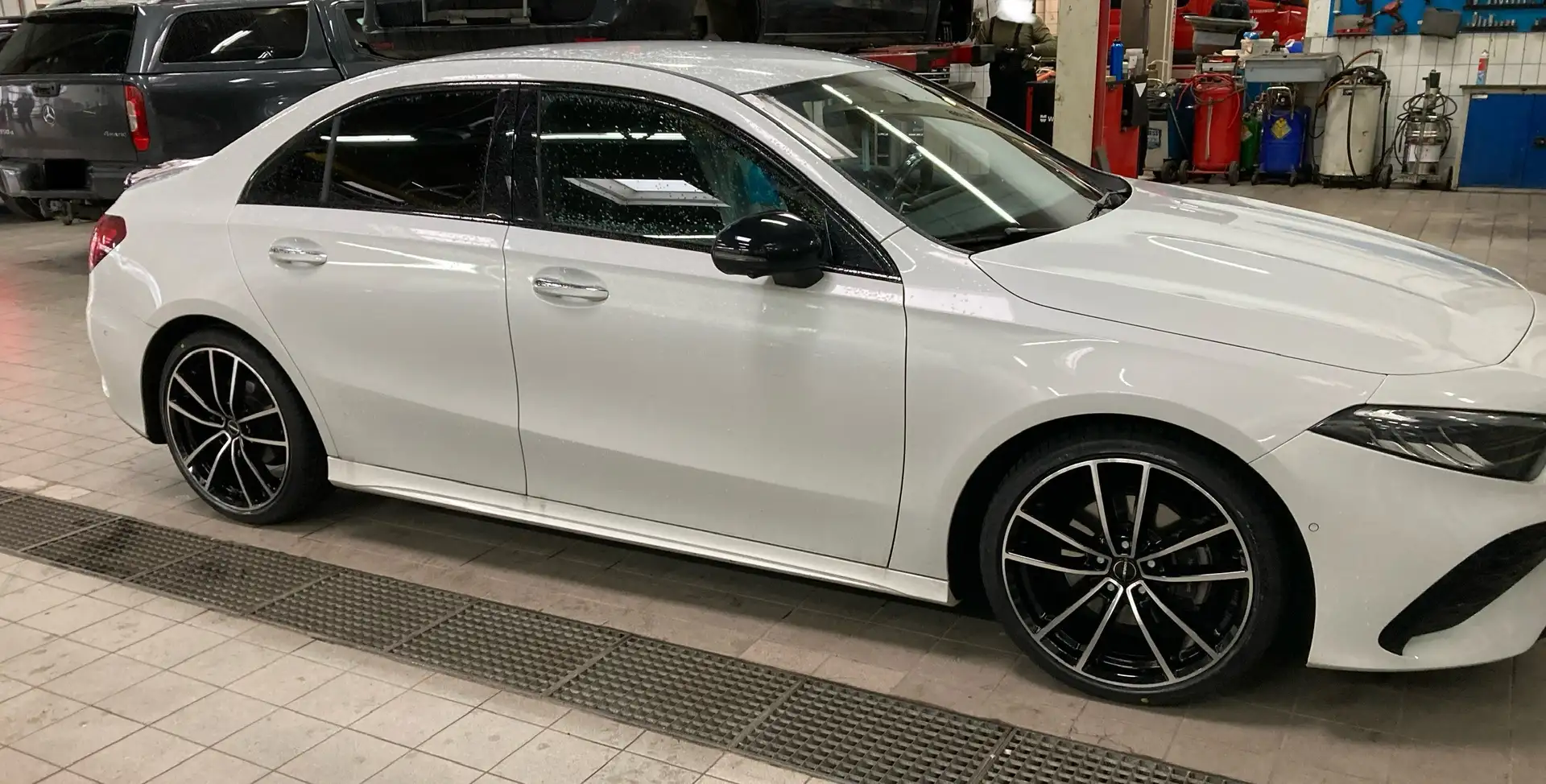 Mercedes-Benz A 180 | AMG Line | 360 Kamera | Night Paket | Limo Weiß - 1