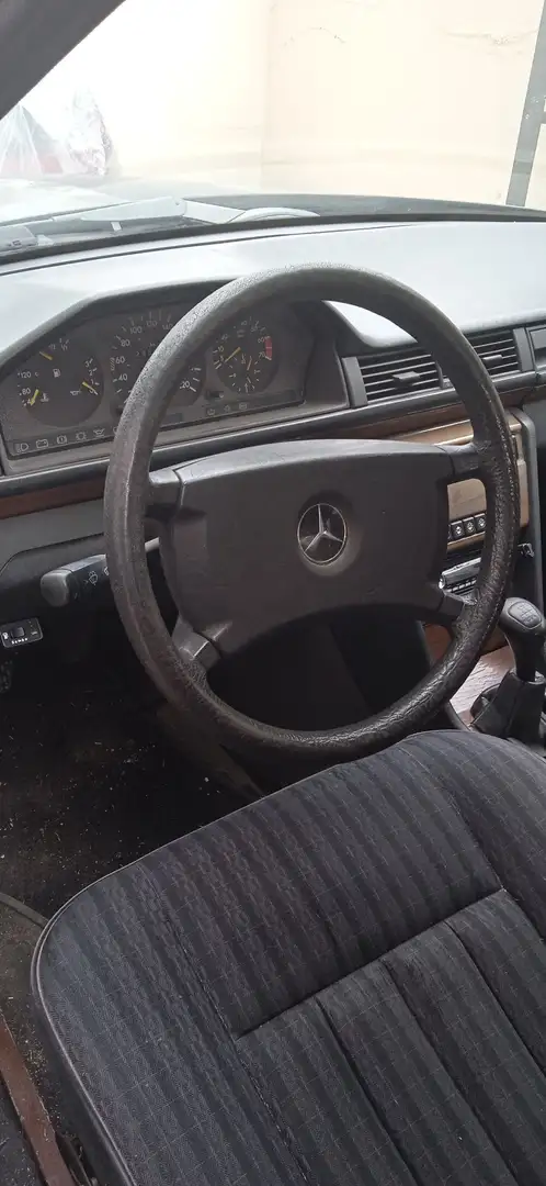 Mercedes-Benz 200 - 2