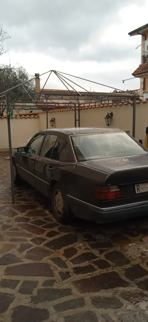 Mercedes-Benz 200 - 1