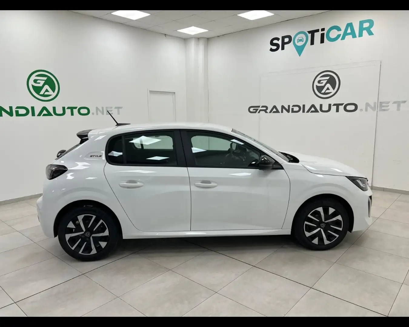 Peugeot 208 1.2 puretech Style s&s 100cv Blanc - 2
