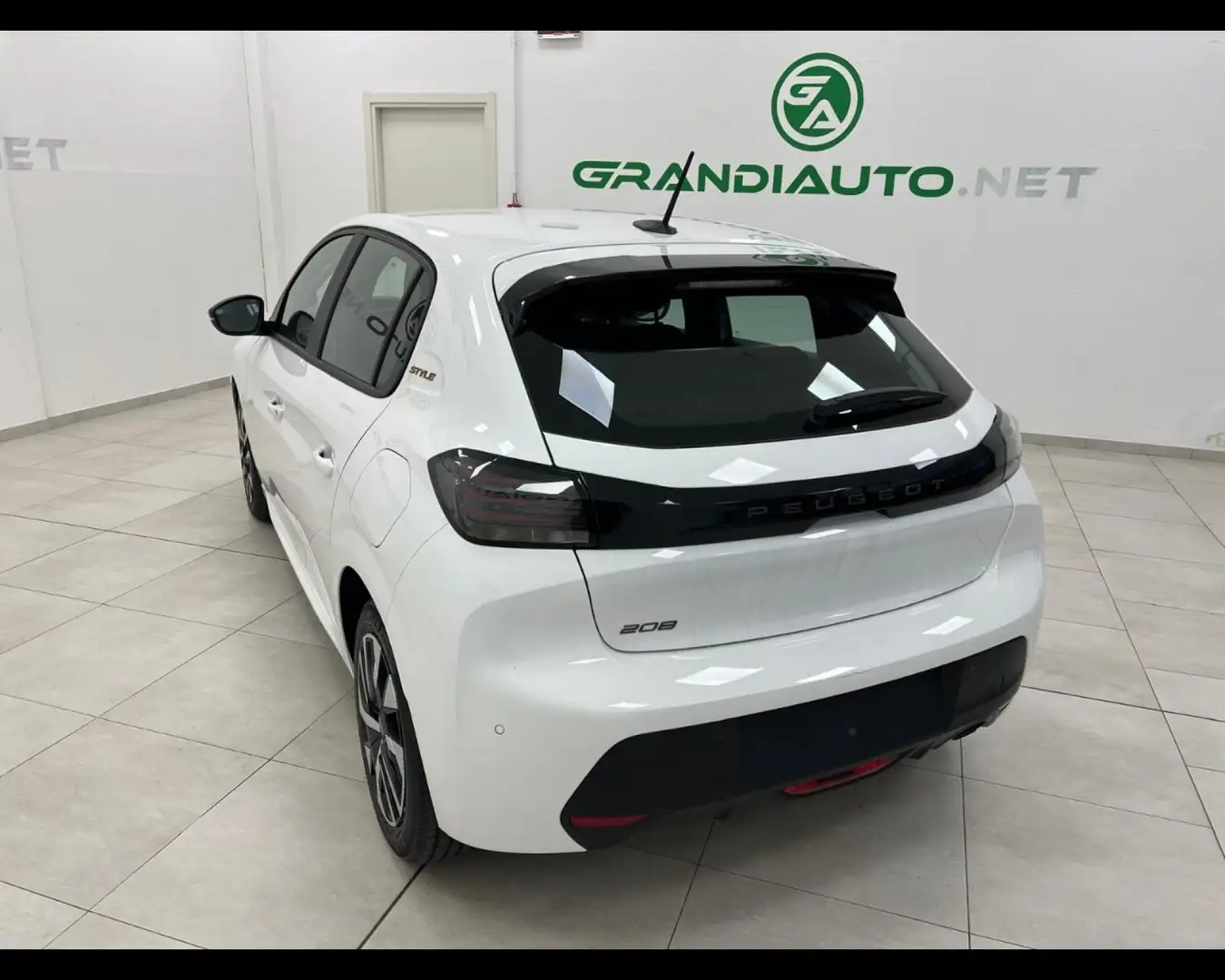 Peugeot 208 1.2 puretech Style s&s 100cv Blanco - 1
