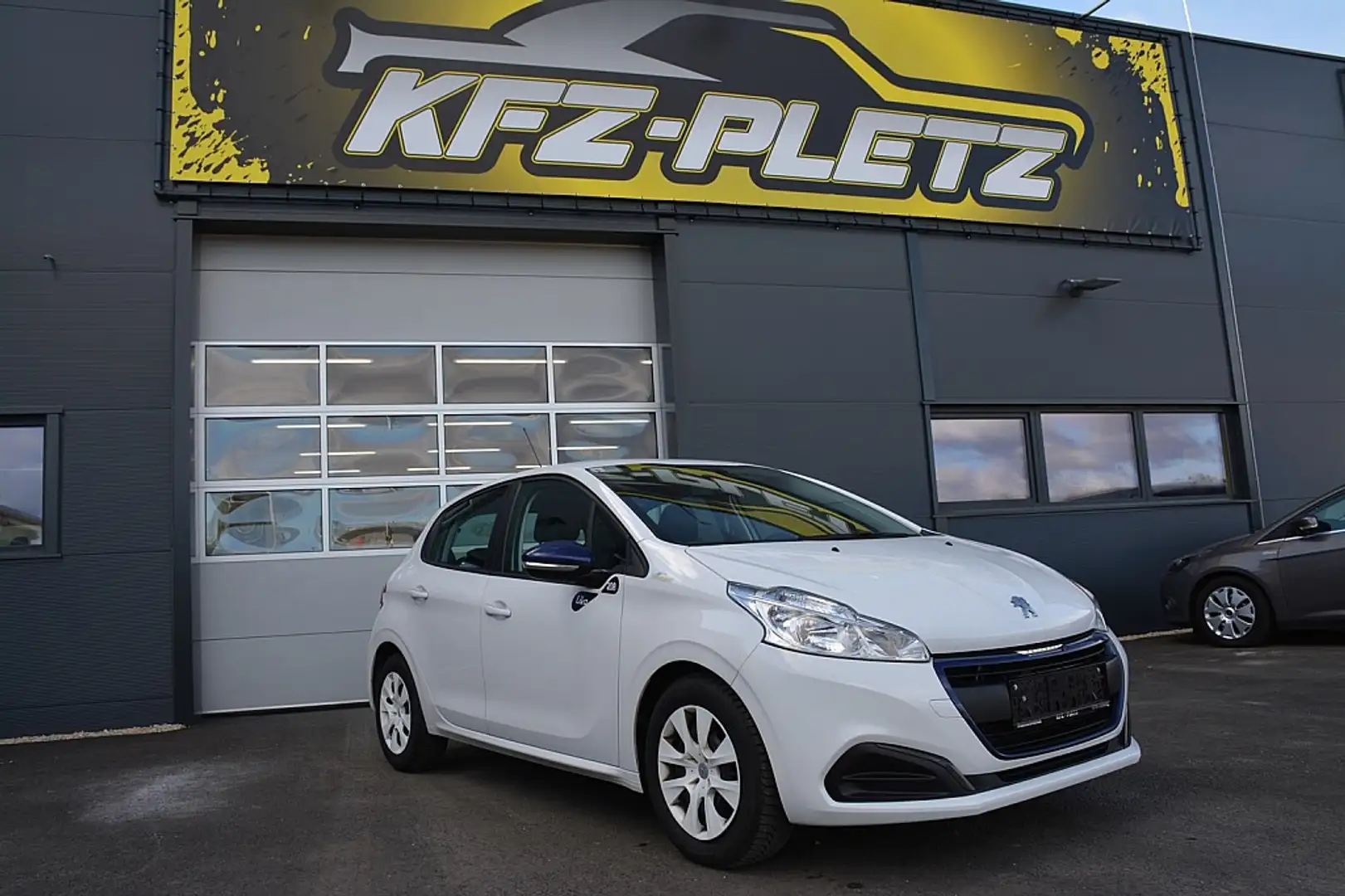 Peugeot 208 Like 1,2 PureTech 68 72PS KLIMA TEMP CD BT Weiß - 1