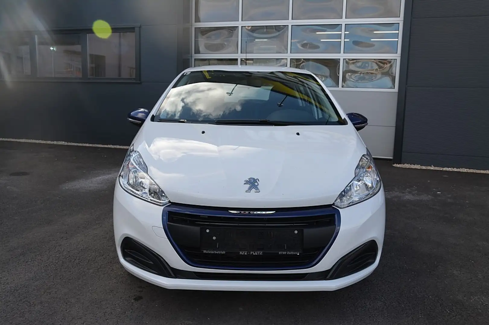 Peugeot 208 Like 1,2 PureTech 68 72PS KLIMA TEMP CD BT Weiß - 2