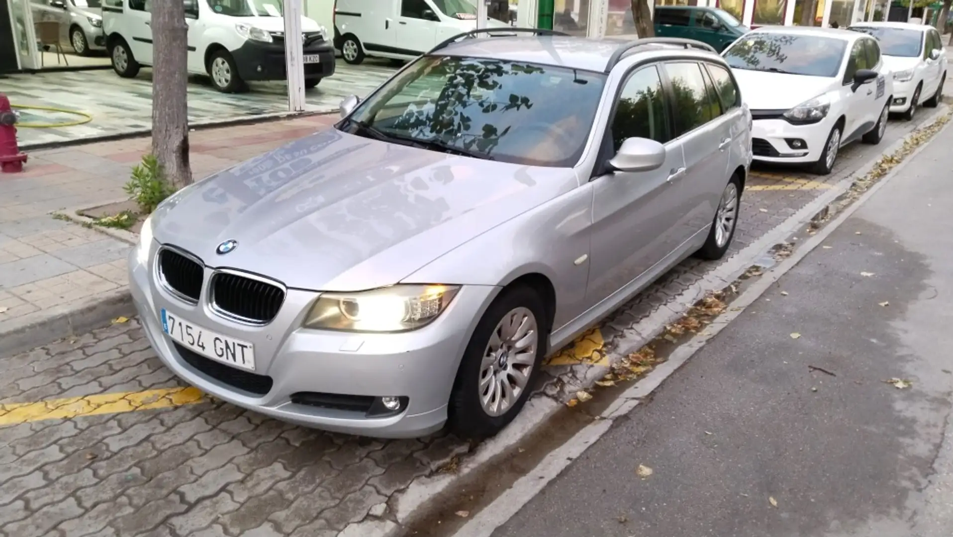 BMW 318 318d Touring Gris - 1