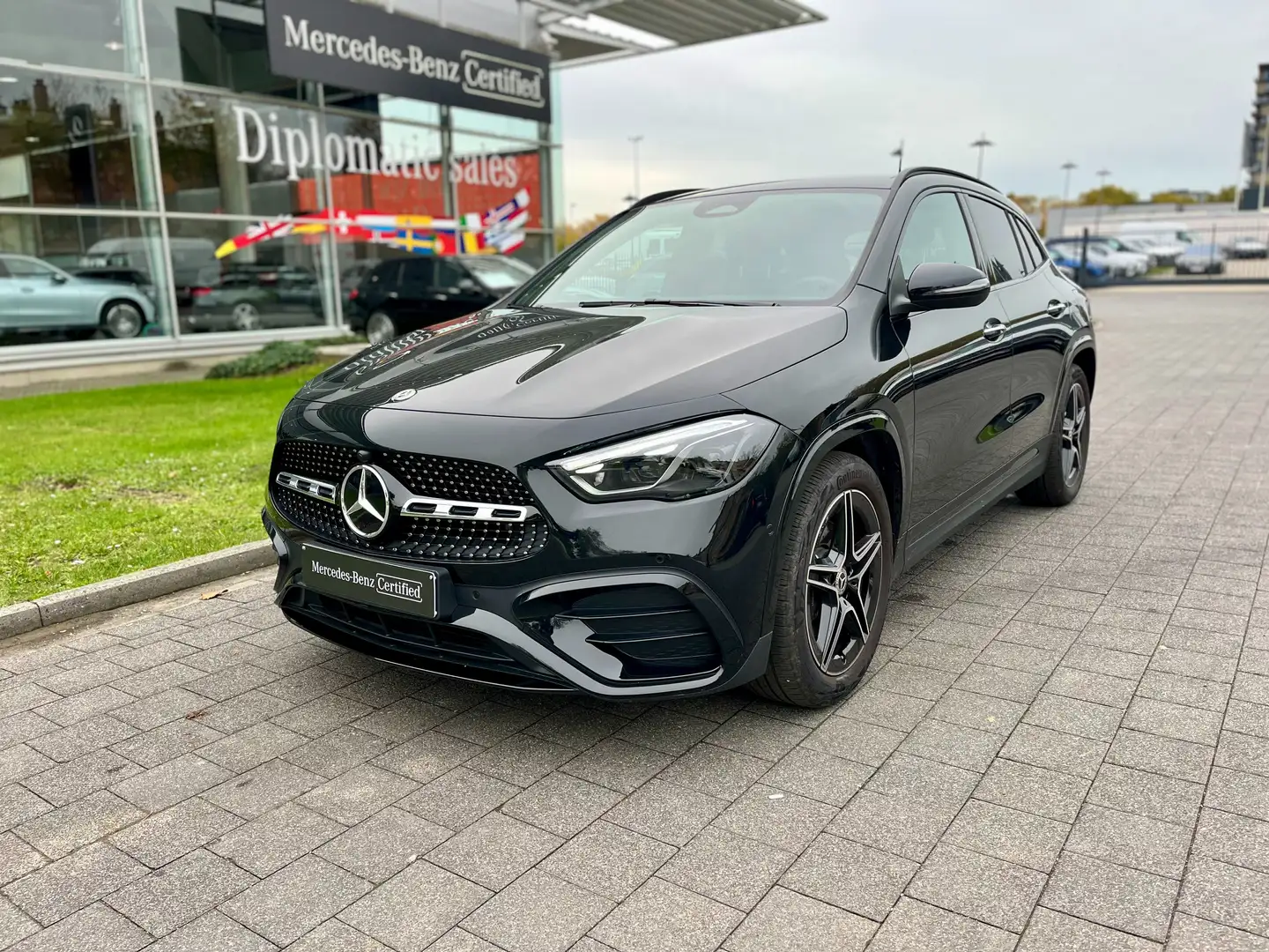 Mercedes-Benz GLA 180 GLA 180 Star Edition Zwart - 1