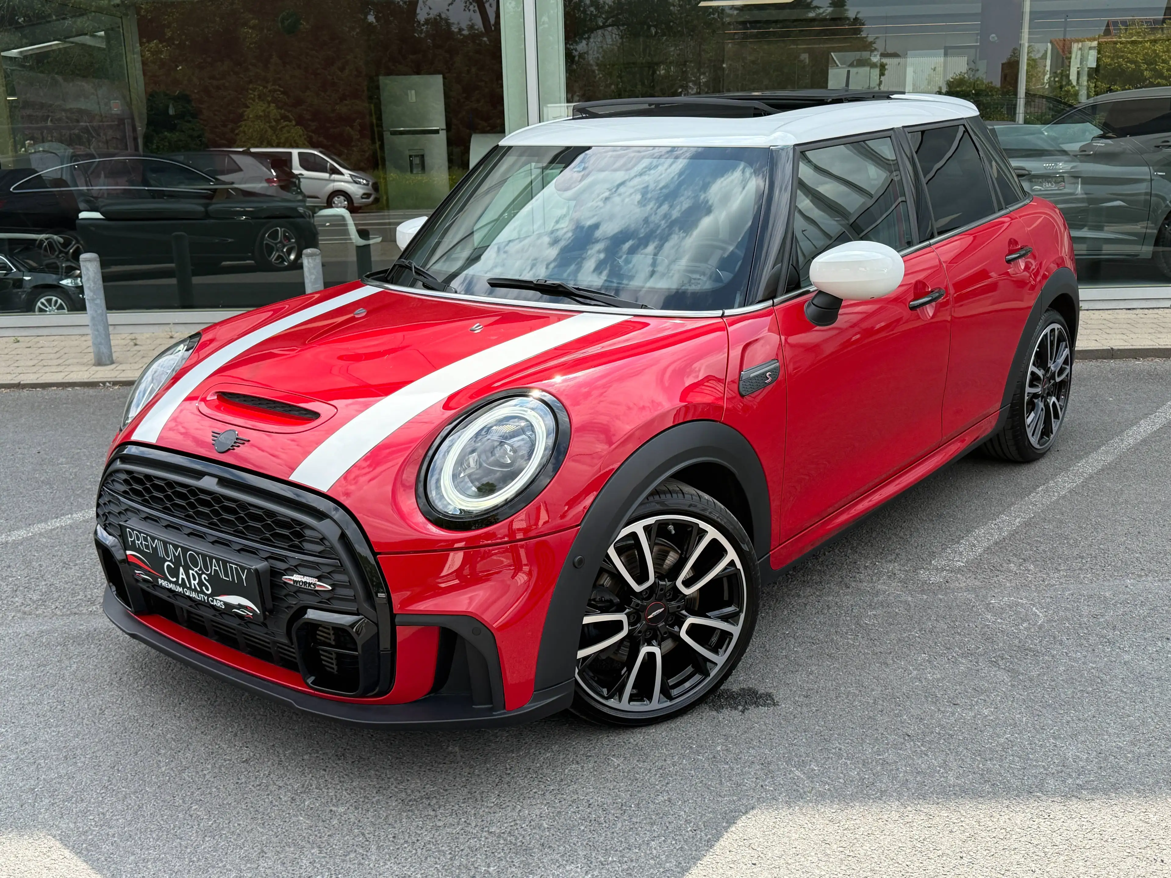 MINI Cooper S JCW KIT / PANODAK / CARPLAY / HEAD UP DISPLAY / ZETEL & STUURVERWARMING / — photo 2
