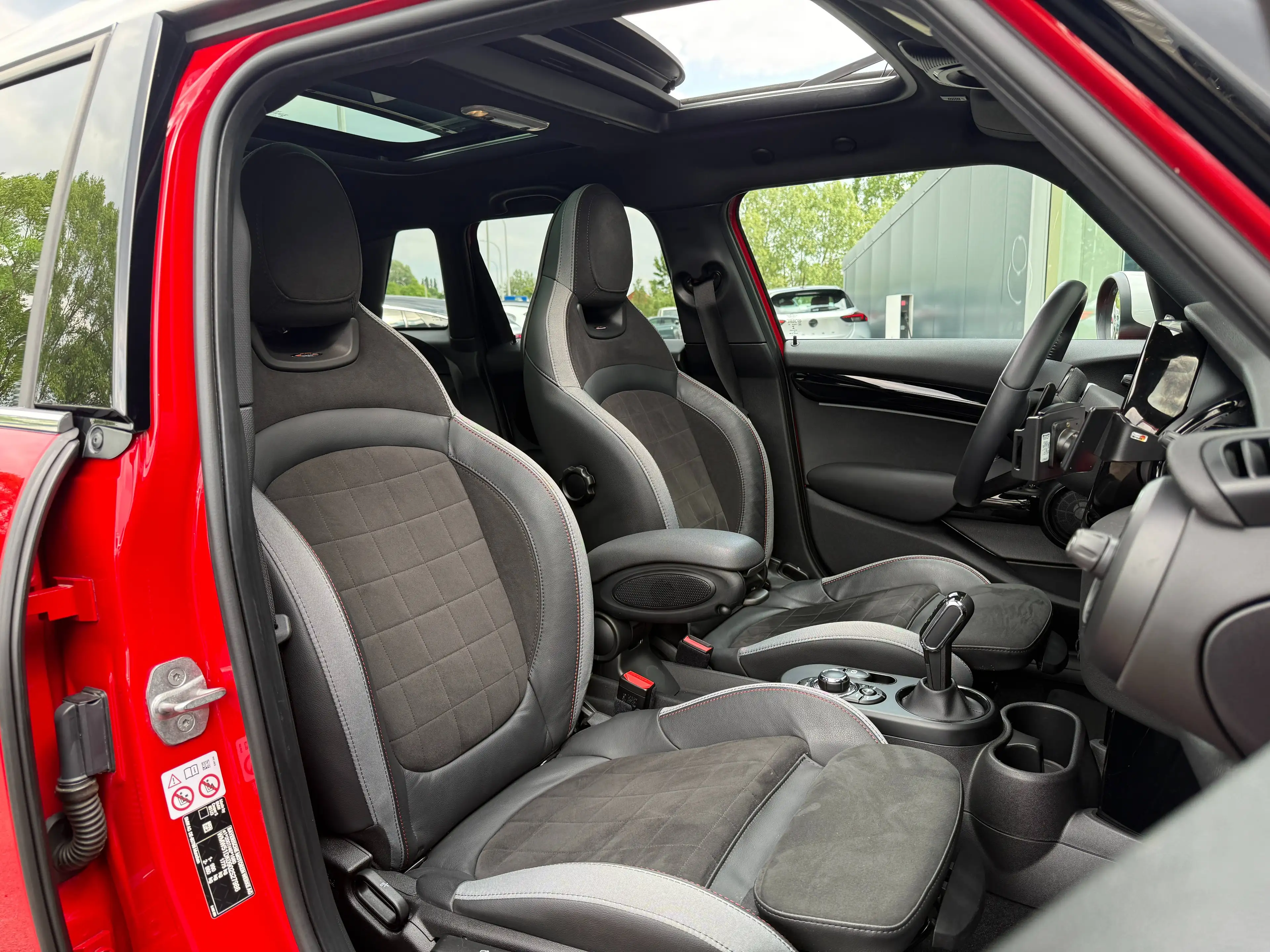 MINI Cooper S JCW KIT / PANODAK / CARPLAY / HEAD UP DISPLAY / ZETEL & STUURVERWARMING / — photo 20