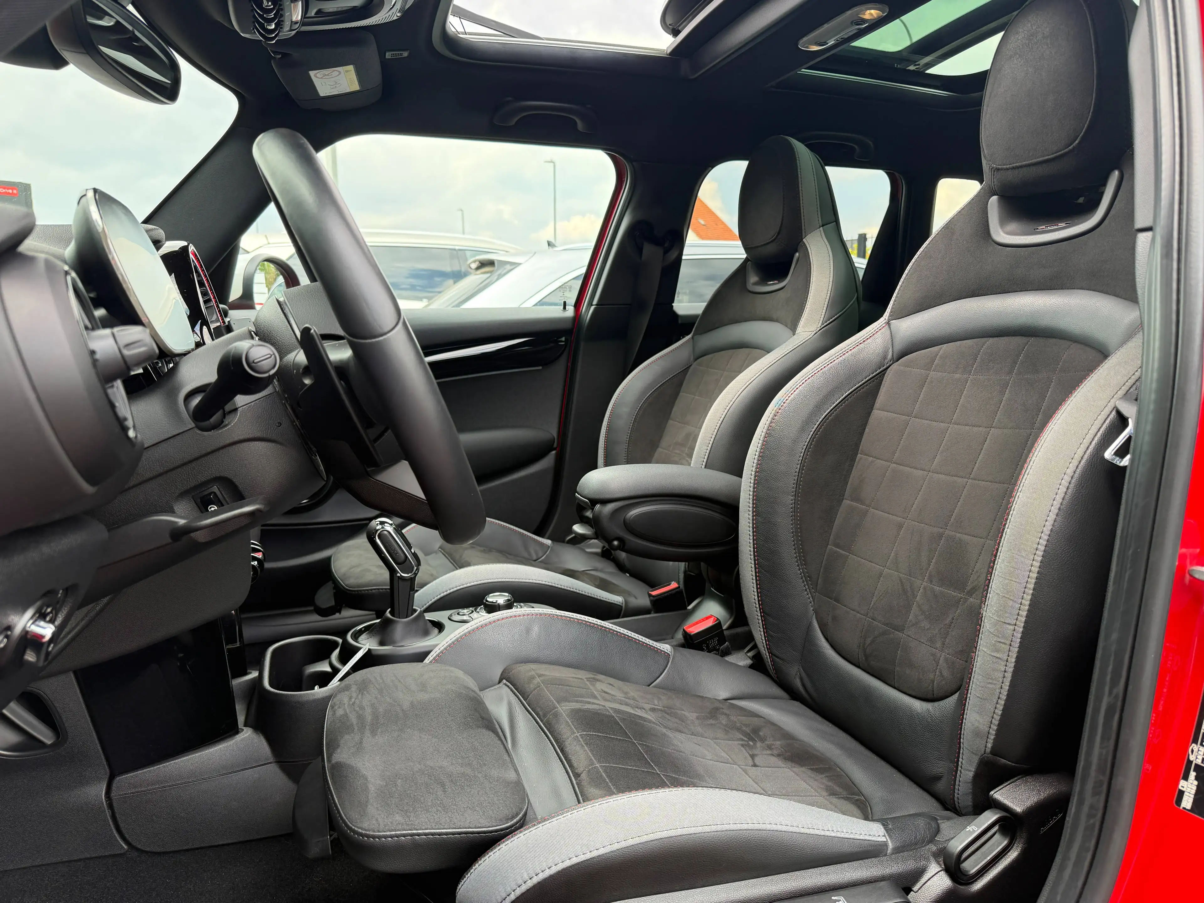 MINI Cooper S JCW KIT / PANODAK / CARPLAY / HEAD UP DISPLAY / ZETEL & STUURVERWARMING / — photo 14