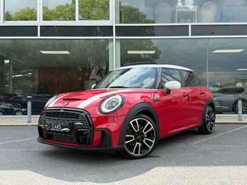 JCW KIT / PANODAK / CARPLAY / HEAD UP DISPLAY / ZETEL & STUURVERWARMING /