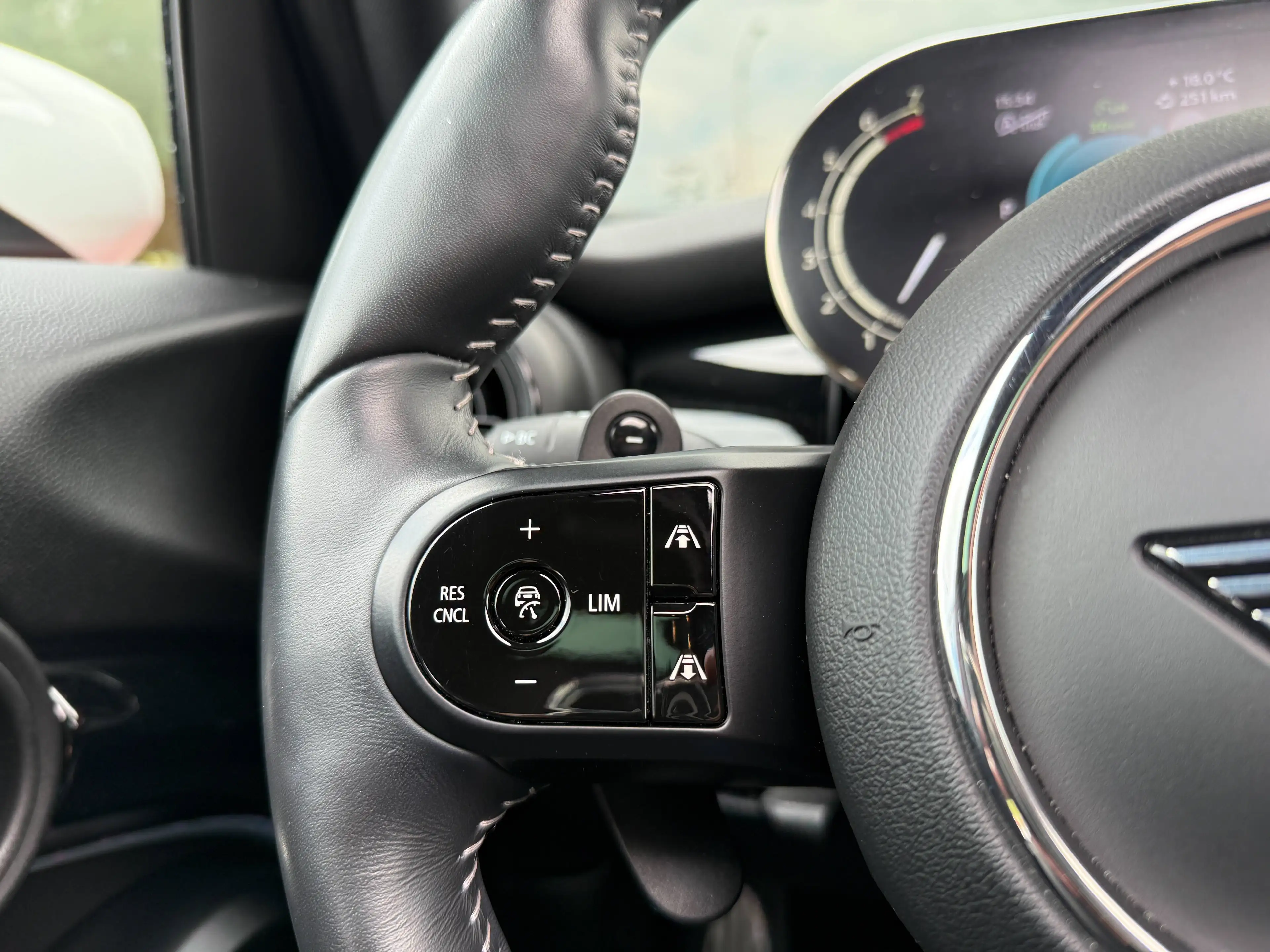 MINI Cooper S JCW KIT / PANODAK / CARPLAY / HEAD UP DISPLAY / ZETEL & STUURVERWARMING / — photo 25