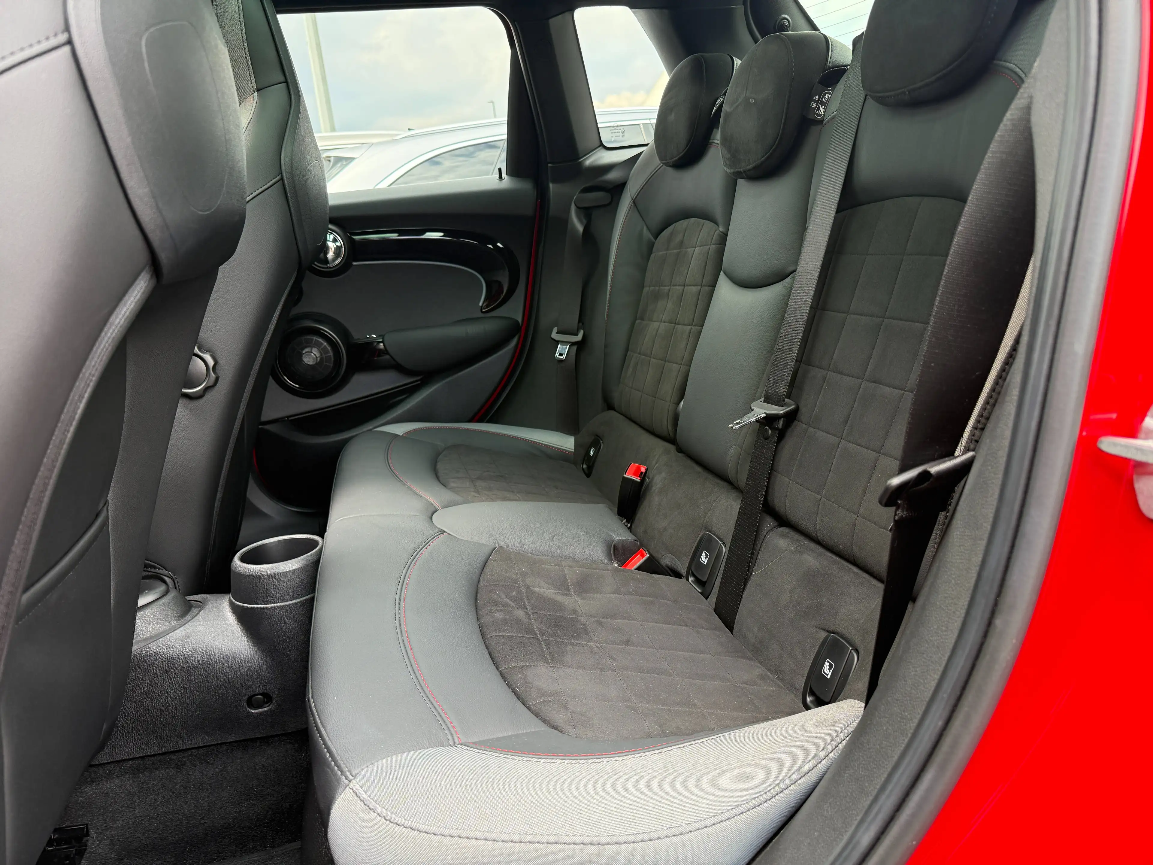 MINI Cooper S JCW KIT / PANODAK / CARPLAY / HEAD UP DISPLAY / ZETEL & STUURVERWARMING / — photo 18