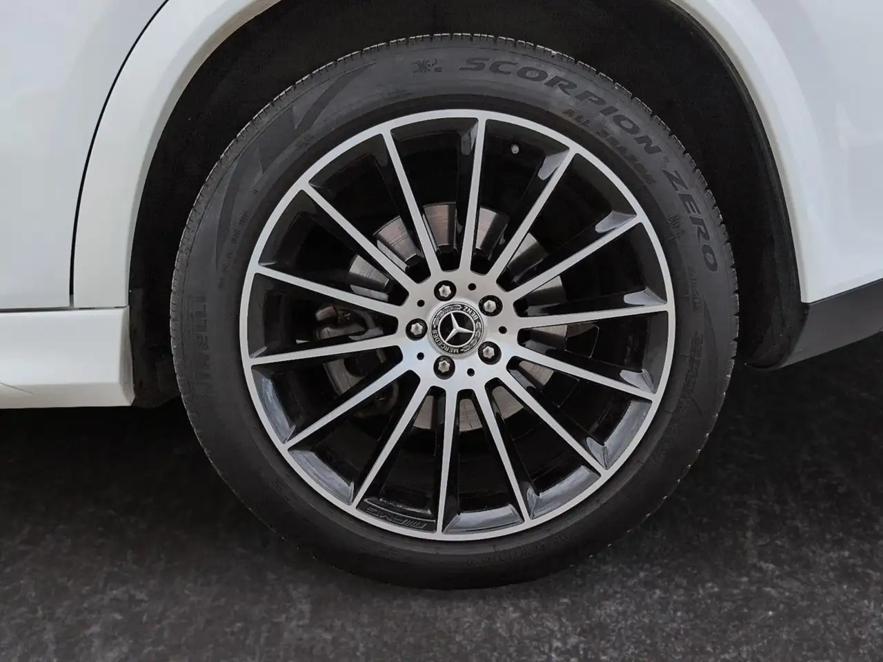Mercedes-Benz GLE снимка Mercedes-Benz GLE