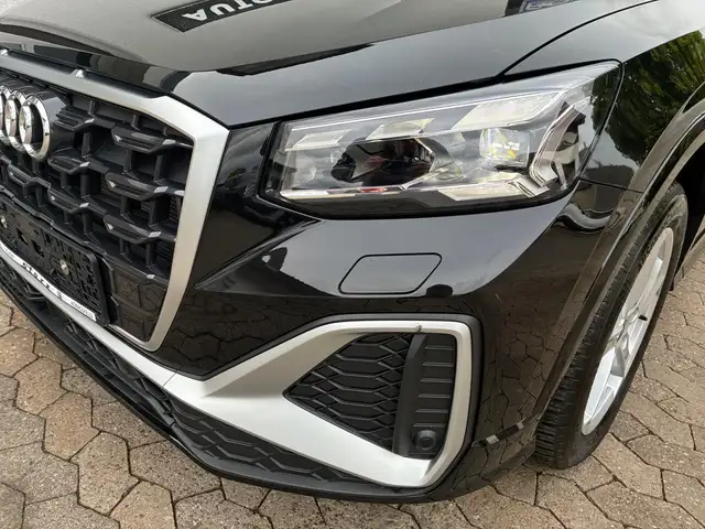 Audi Q2 view 3