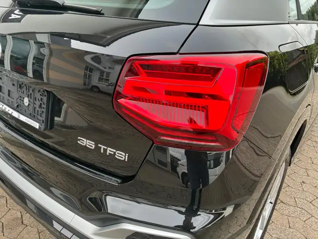Audi Q2 view 6